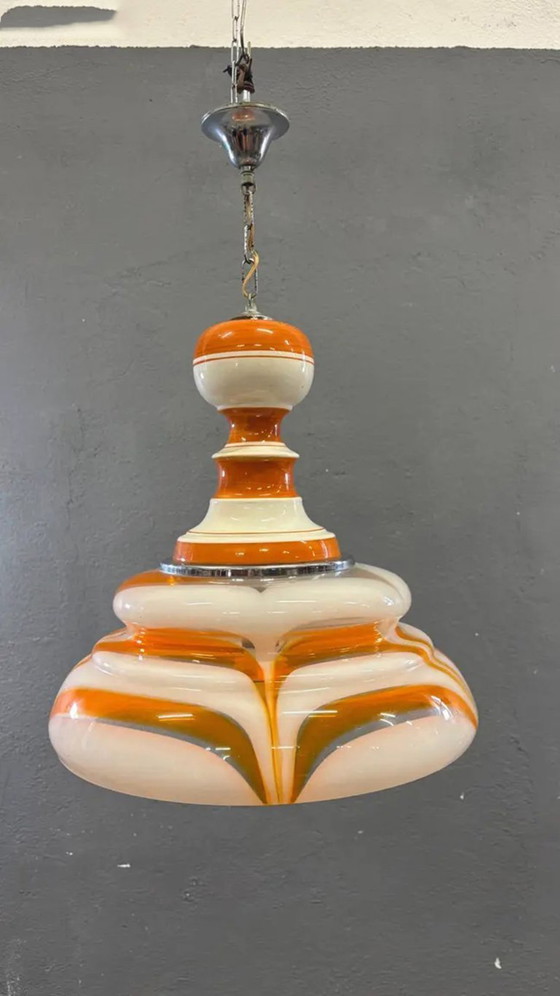 Image 1 of Italiaanse hanglamp van kunstglas, oranje en wit, handgeblazen kroonluchter, jaren 70
