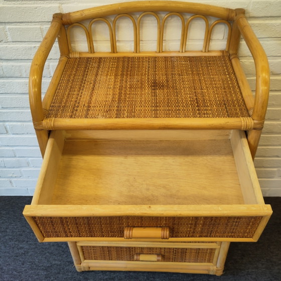 Image 1 of Bamboe rotan grenen 5 laden kastje 