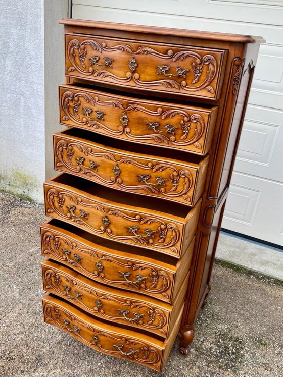 Image 1 of Comò a sette cassetti con incisione in stile Luigi XV