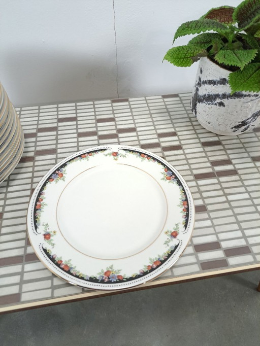 Set of 15 porcelain breakfast plates China Pearl Rebecca with flowers