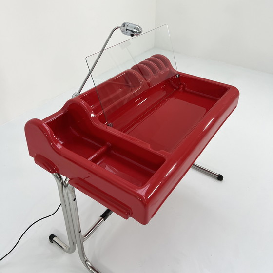 Image 1 of Bureau Orix rouge par Vittorio Parigi & Nani Prina pour Molteni, 1970S