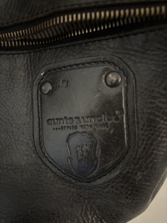 Sac bandoulière/sac pour ordinateur portable en cuir noir, marque Aunts & Uncles – Sacoches pour ordinateur (photo 6 of 9)