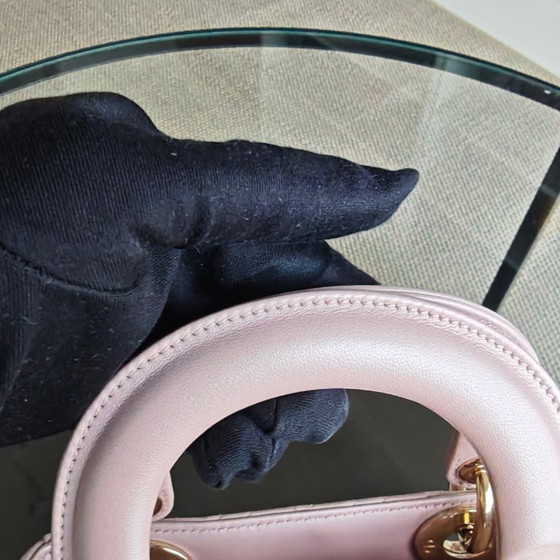 Image 1 of DIOR LADY MINI - PELLE DI AGNELLO CANNAGE ROSA CHIARO CON FERRAMENTA A CATENA