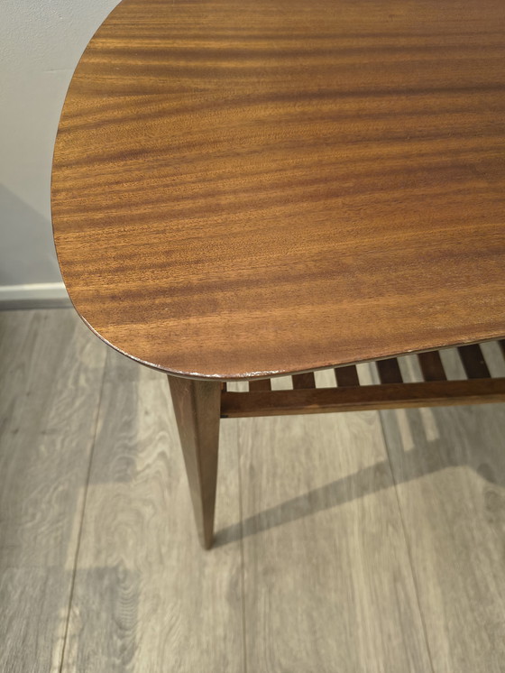 Image 1 of Tavolino da caffè vintage scandinavo dal design elegante e raffinato