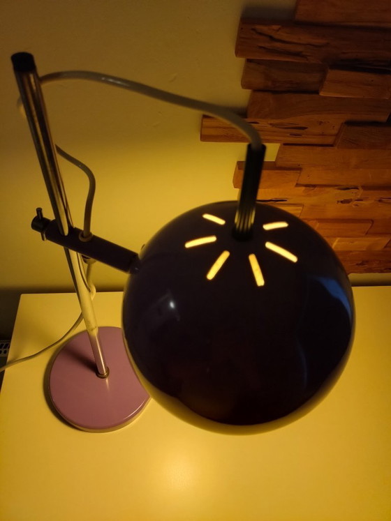 Lámpara de mesa con forma de ojo morado de la era espacial – Lámparas de mesa, Metal, Chrome (photo 10 of 12)