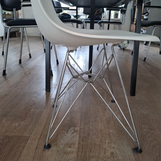 Image 1 of Sedia Vitra Eames bianca DSR cromata