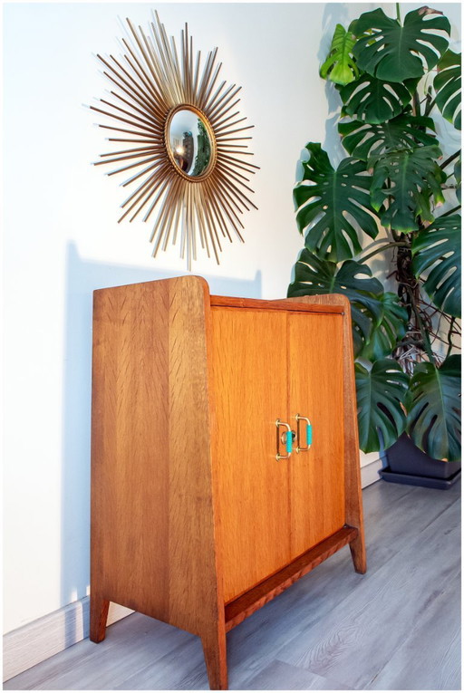 Sideboard with a fin-shaped profile, brass handles and scoubidou cord, 1950s