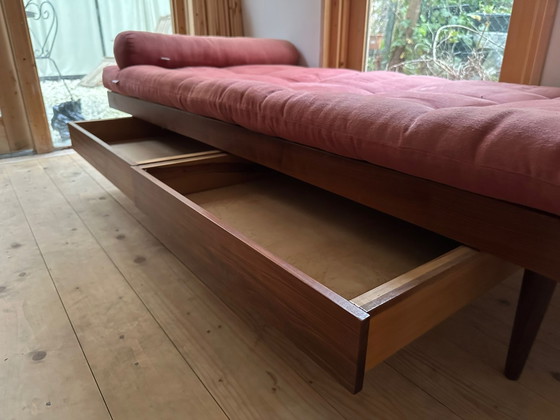 Image 1 of Chaise Longue danese in legno con cuscino rosa