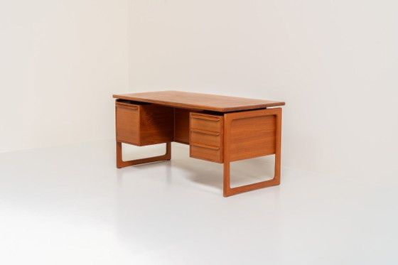Scrivania direzionale in teak di G.V. Møbler (Danimarca, anni '60) – GV Mobler, Scrivanie, Wood (photo 2 of 11)