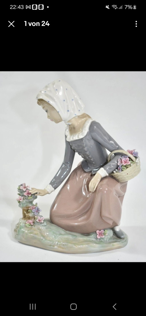 Lladro 5073, Country Flowers Girl Picking