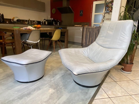 Image 1 of Mantis draaibare loungestoel met leren voetenbank van Gerard Van Den Berg, vintage jaren 70.