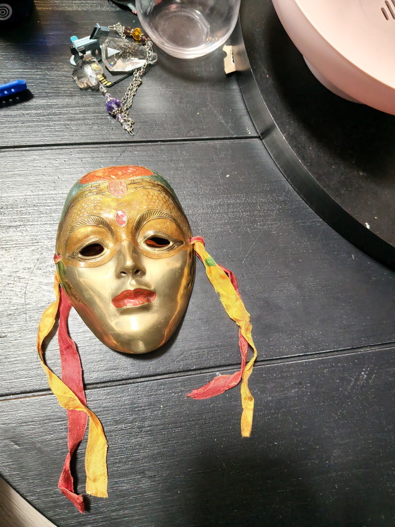Image 1 of Máscara tibetana de latón pintada a mano