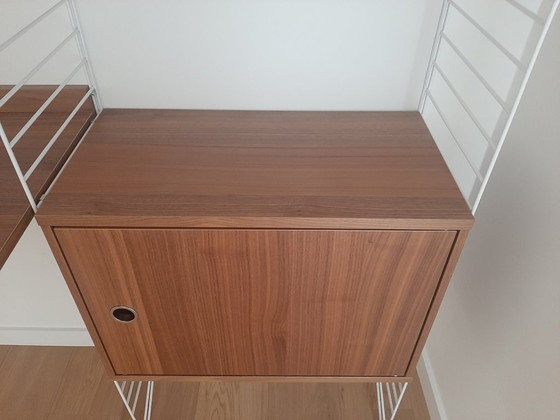 Image 1 of WANDGESTALTUNG STRINGMÖBEL