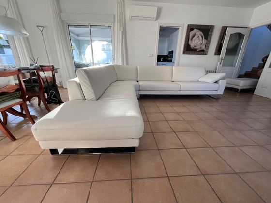 Image 1 of Rolf Benz EGO Ecksofa in weißem Leder mit zwei passenden Hockern – Neuwertiger Zustand