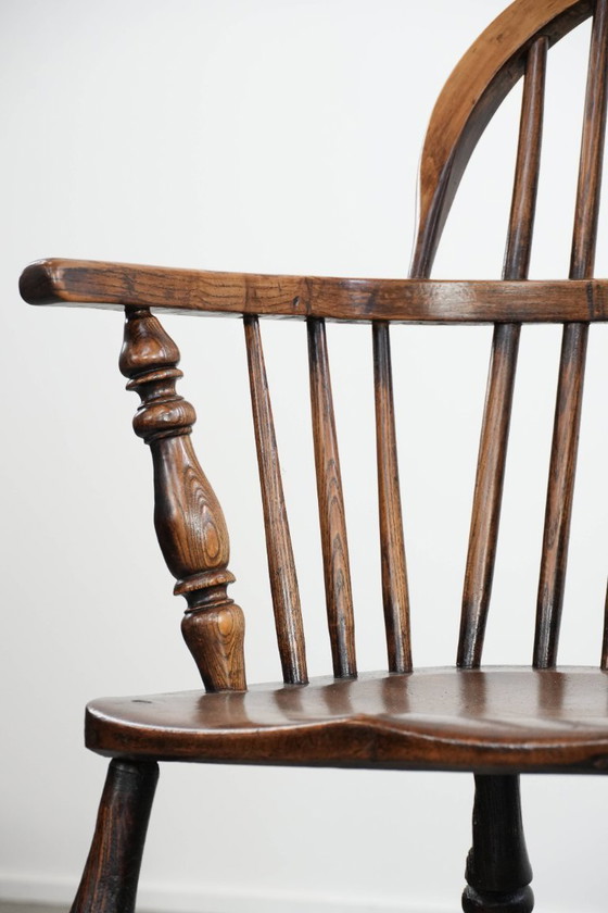 Image 1 of 2 antike Windsor-Stühle mit Charakter und schöner Farbgebung
