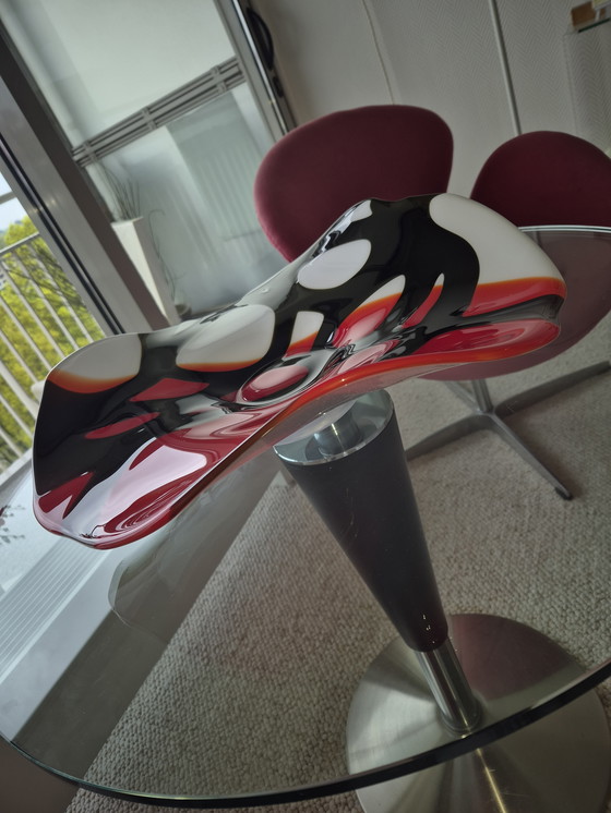 Image 1 of Magnifique bol en verre 44 x 46 x 12 cm, rouge noir blanc