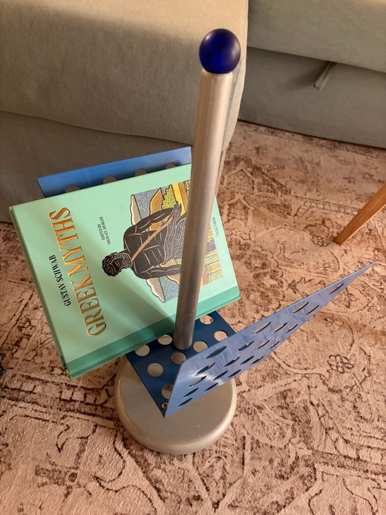 Portariviste Vintage Postmoderno Blu Cobalto, Design Scultoreo Ispirato a Memphis, Metallo (foto 3 di 5)