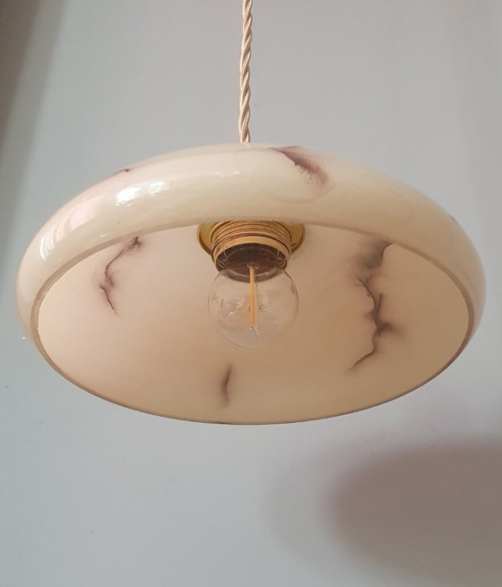 Image 1 of Lampada a sospensione vintage in vetro opalino effetto marmo, in stile Art Déco.
