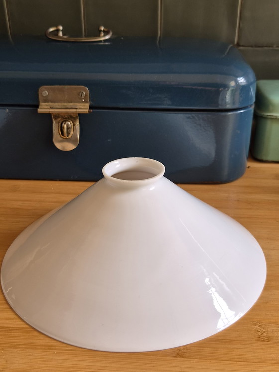 Image 1 of Set van 2 Vintage Opaalglazen Lampenkappen – Kegelvorm – ca. 1940-1950
​