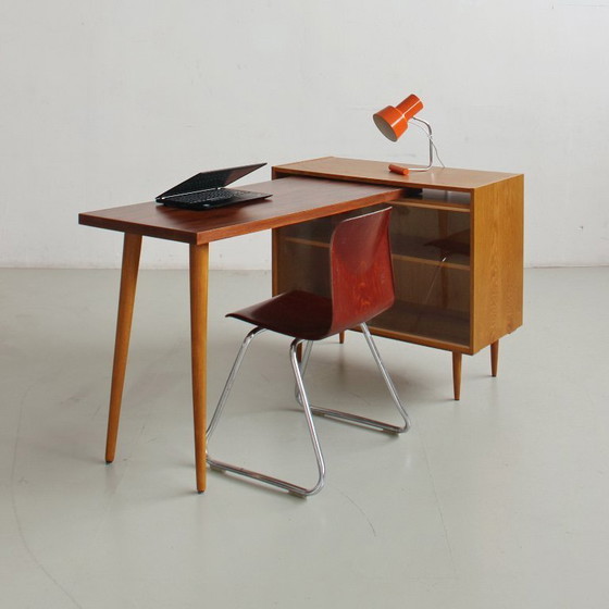Image 1 of Bureau met kast uit het midden van de 20e eeuw, jaren 60, Tsjecho-Slowakije, vintage, volledig gerestaureerd.