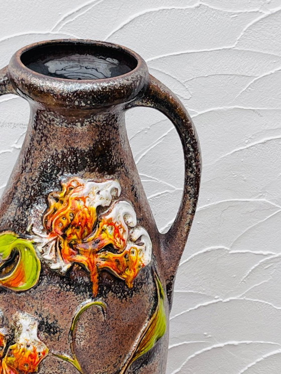 Image 1 of Grande vaso vintage della Germania Ovest, manici, decorazione floreale in rilievo