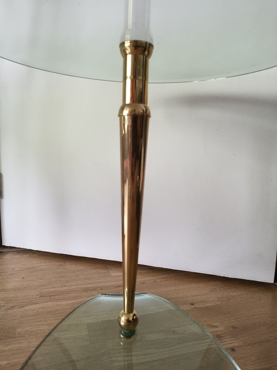 Image 1 of Table d'appoint design Hollywood Regency en laiton et verre