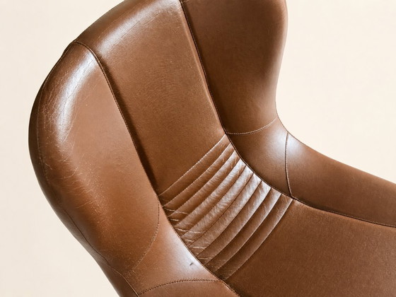Image 1 of Een paar draaibare fauteuils uit de jaren 60/70 in bruin kunstleer en verchroomd metaal, vintage stoelen in de stijl van het mid
