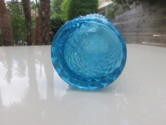 Image 1 of Botella gigante, jarra, Empoli, Italia, vidrio azul con puntas de diamante. Décadas de 1960-1970.