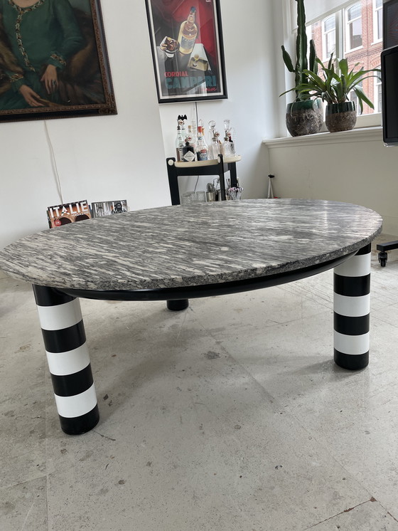 Image 1 of Table basse postmoderne