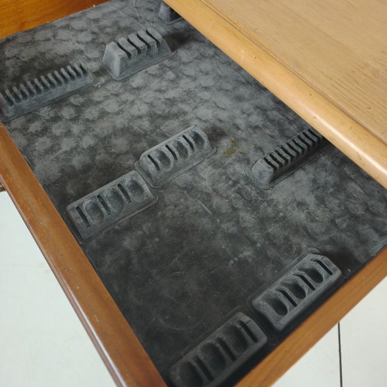 Image 1 of French dining table from the late 20th century with turned legs.