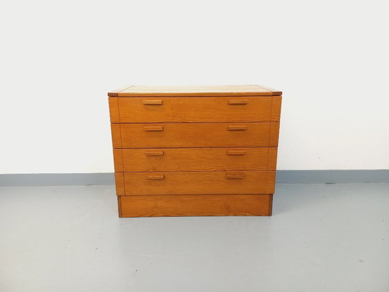 Image 1 of Vintage grenen ladekast uit de jaren 70.