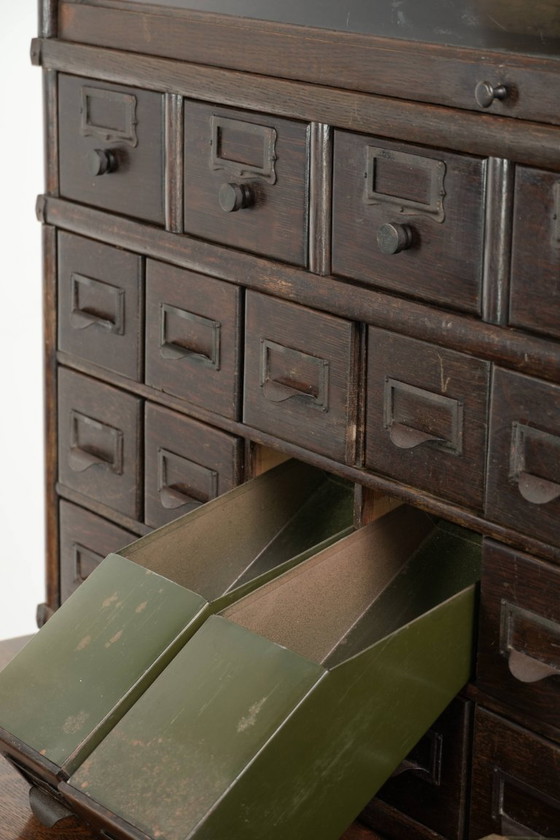 Image 1 of Unieke en zeer originele 19e eeuwse globe Wernicke modulaire notaris/ kantoor/ apothekerskast