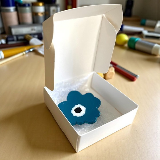 Image 1 of Spilla a mano in legno stile fiore Marimekko