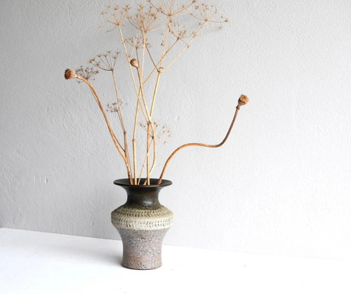 Brutalist ceramic vase in Scandinavian modernist style from the mid-century by Thomas Hellström for Nittsjö, Sweden.