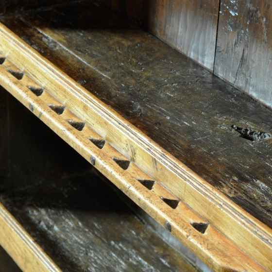 Image 1 of Cabinet en châtaignier espagnol, vers 1800