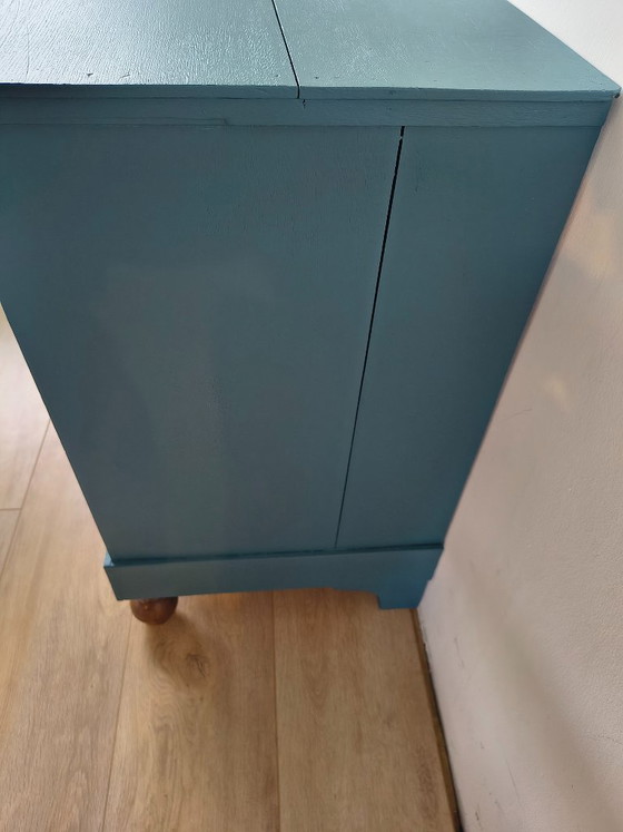 Vintage Dresser / Chest of Drawers – Petrol Blue & Wood – Sideboard (photo 9 of 9)