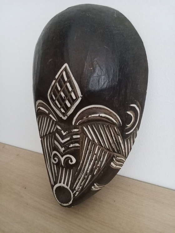 Image 1 of Bijzonder Wit Geschilderd Inheems Wandmasker