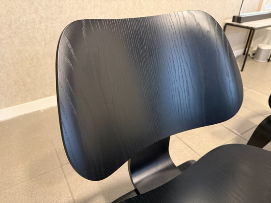 Image 1 of Vitra | Charles & Ray Eames | LCW Lounge Chair | Zwart Essen | 2 stuks