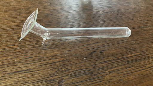 Vasi in vetro con gambe sottili e sottili