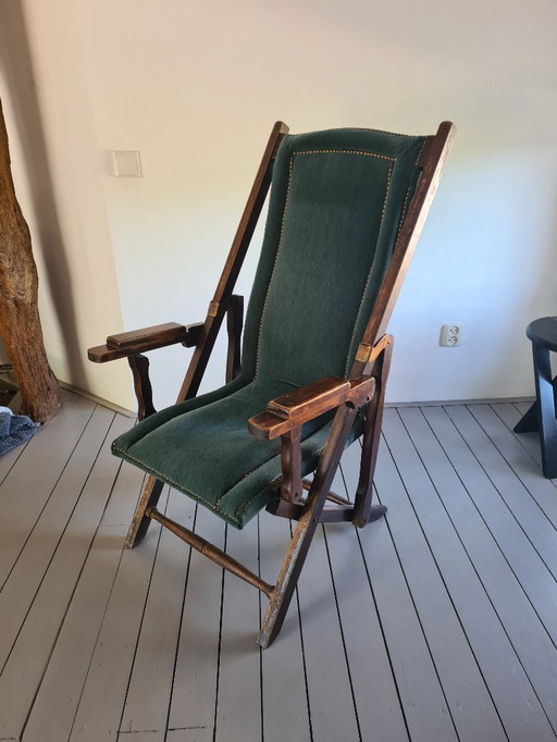 Chaise ancienne de la position assise à la position allongée