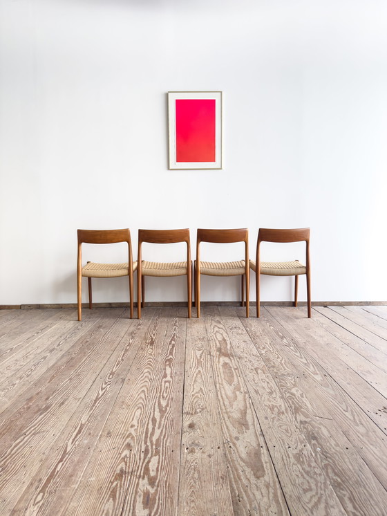 Image 1 of Mid Century Deense Teakhouten Eetkamerstoelen # 77 door Niels O. Møller, J. L. Moller, Set van 4