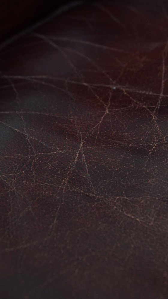 Image 1 of 2x Bordeauxrode rundleren oorfauteuils in Engelse stijl