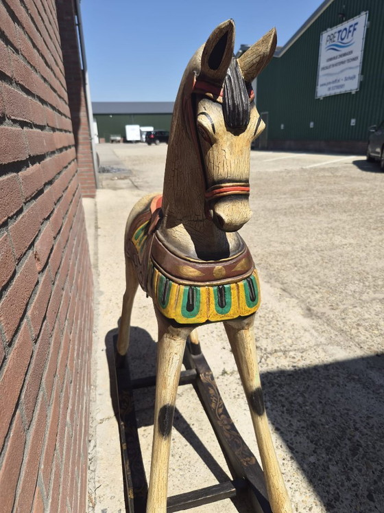 Image 1 of Magnifique vieux cheval à bascule en bois