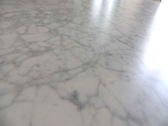 Image 1 of Table " Saarinen Dining Table - Oval " en marbre Statuarietto satiné by KNOLL design Eero Saarinen - 244 cm