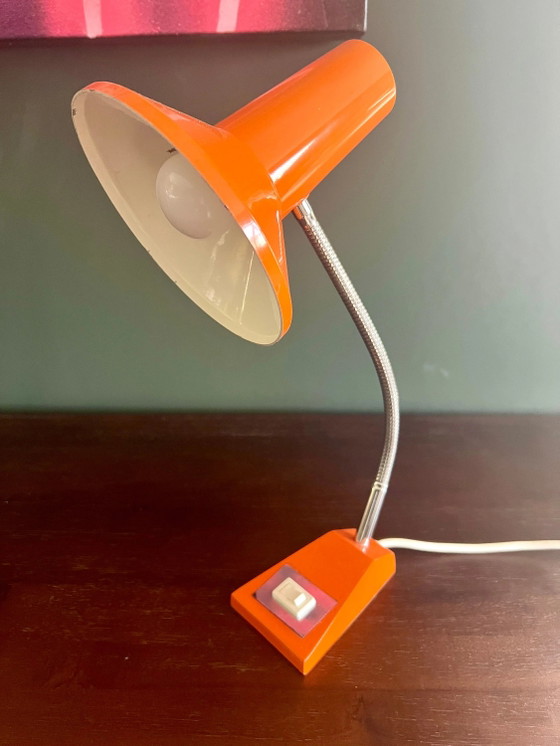 Original Mid Century SIS Table Lamp, 1960s/70s, Witch's Hat Gooseneck Lamp in Vibrant Orange. – Chrome (photo 4 of 7)