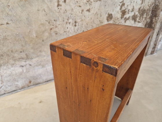 Image 1 of Grenen Houten Rustiek Brutalistisch Krukje