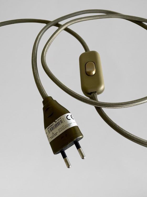 Image 1 of Lampe de table style Louis XVI au putto en métal doré et base effet onyx – 48 cm