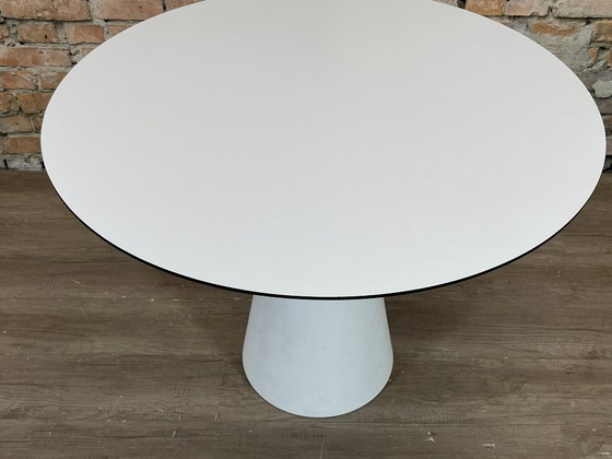 Image 1 of Andreu World Reverse Occasional bianco