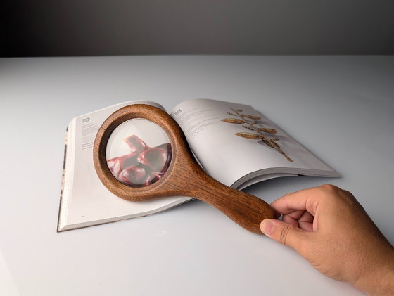 Image 1 of Lupa danesa de madera de nogal de mediados de siglo, década de 1950