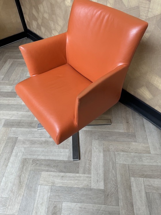 Image 1 of Fauteuil en cuir italien Turn Design